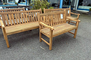 Gartenbank Akazie massiv lackiert, verschiedene Gr